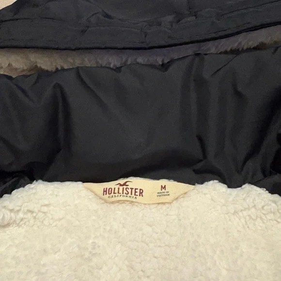 Hollister Women's Dark Puffer Jacket with Hood - Picture 3 of 3